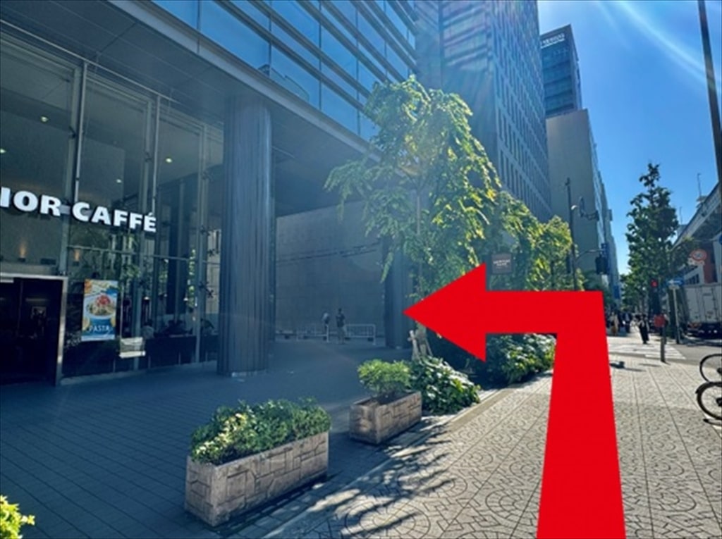 ライフリズムへの行き方2｜11番出口を出ると目の前にカフェがあるので角を左に曲がってください